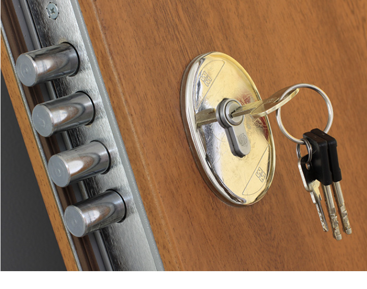 Riparazione e sblocco di porte blindate.